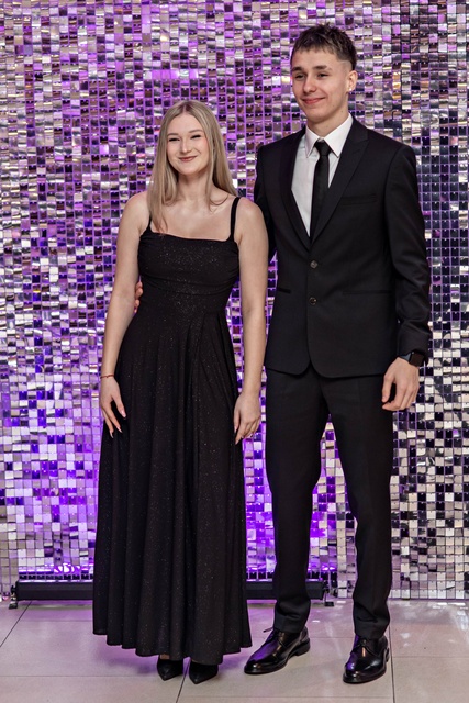 "Jest energia na dobrą imprezę!" Studniówka ZSEiO zdjęcie nr 343741