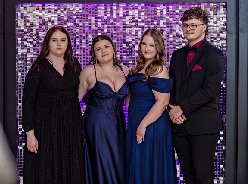 "Jest energia na dobrą imprezę!" Studniówka ZSEiO zdjęcie nr 343752