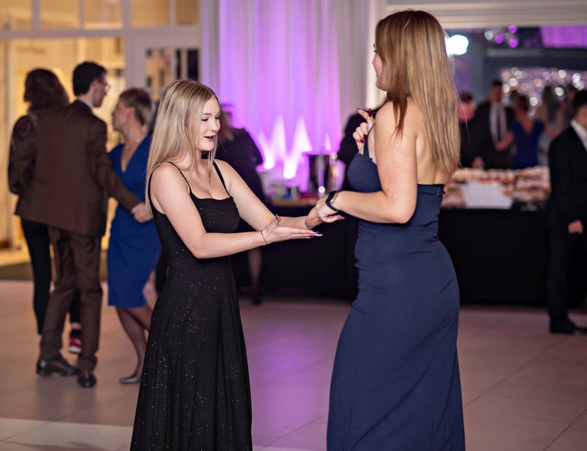 "Jest energia na dobrą imprezę!" Studniówka ZSEiO zdjęcie nr 343781