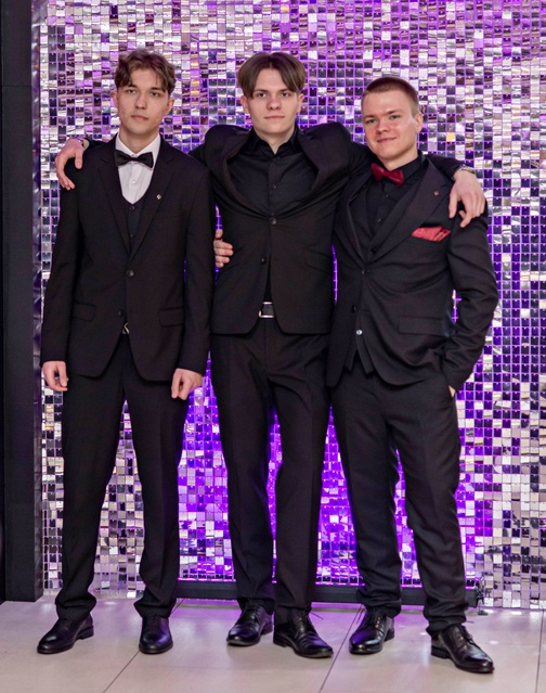 "Jest energia na dobrą imprezę!" Studniówka ZSEiO zdjęcie nr 343745