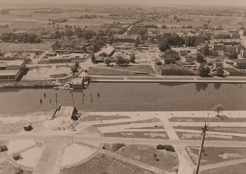 Widok z wieży kościoła pw. św. Mikołaja na rzekę.