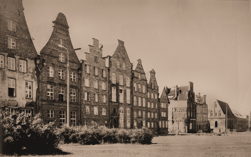 Pierzeja przy ulicy Wigilijnej, przez długi czas jedyny ciąg kamienic na Starym Mieście.