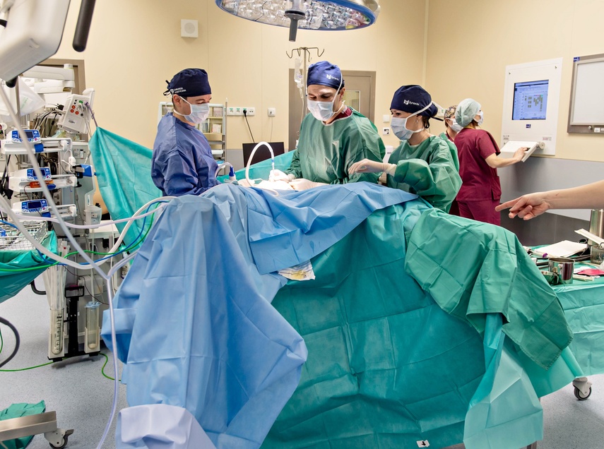 Elbląscy lekarze operują z robotem zdjęcie nr 344535