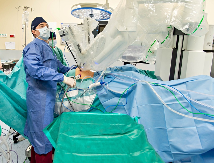 Elbląscy lekarze operują z robotem zdjęcie nr 344550