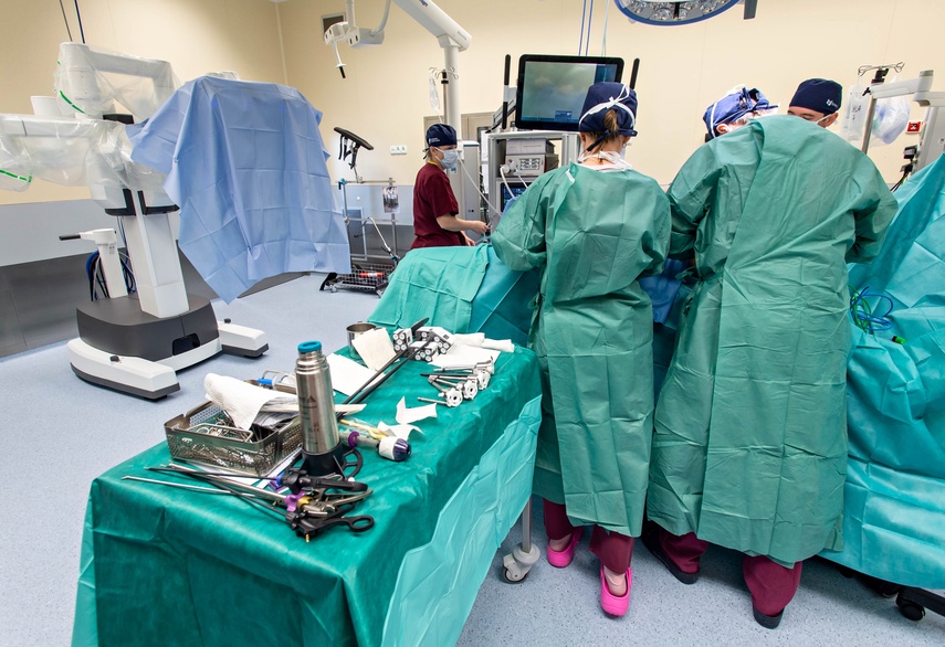 Elbląscy lekarze operują z robotem zdjęcie nr 344528