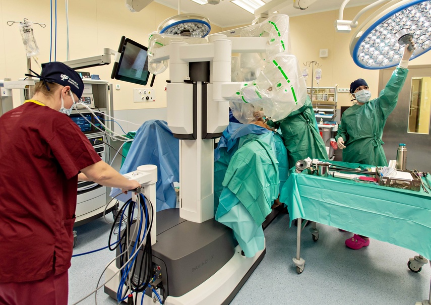 Elbląscy lekarze operują z robotem zdjęcie nr 344545