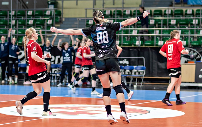 Start wraca na bezpieczną pozycję zdjęcie nr 344947