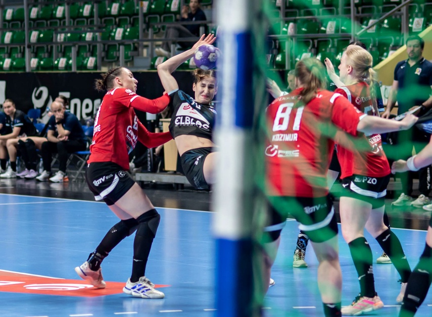 Start wraca na bezpieczną pozycję zdjęcie nr 344946