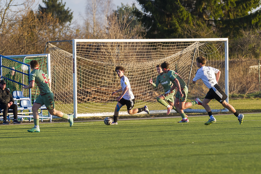 Juniorzy piszą historię Dębu zdjęcie nr 344967