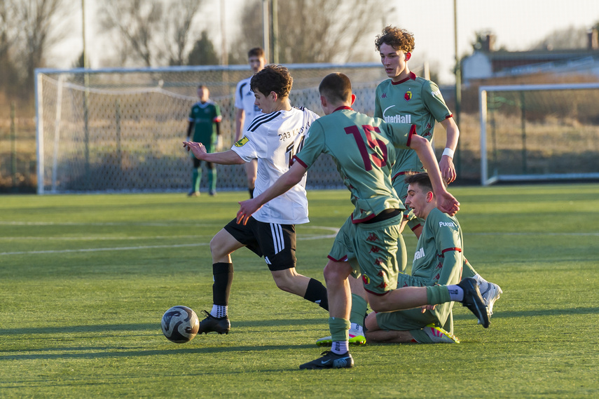 Juniorzy piszą historię Dębu zdjęcie nr 344970