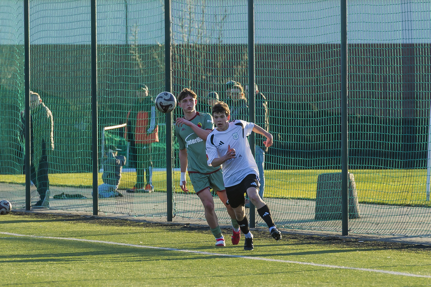 Juniorzy piszą historię Dębu zdjęcie nr 344964