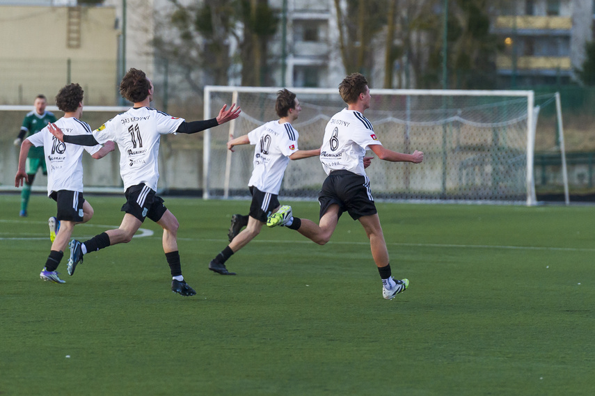 Juniorzy piszą historię Dębu zdjęcie nr 344980