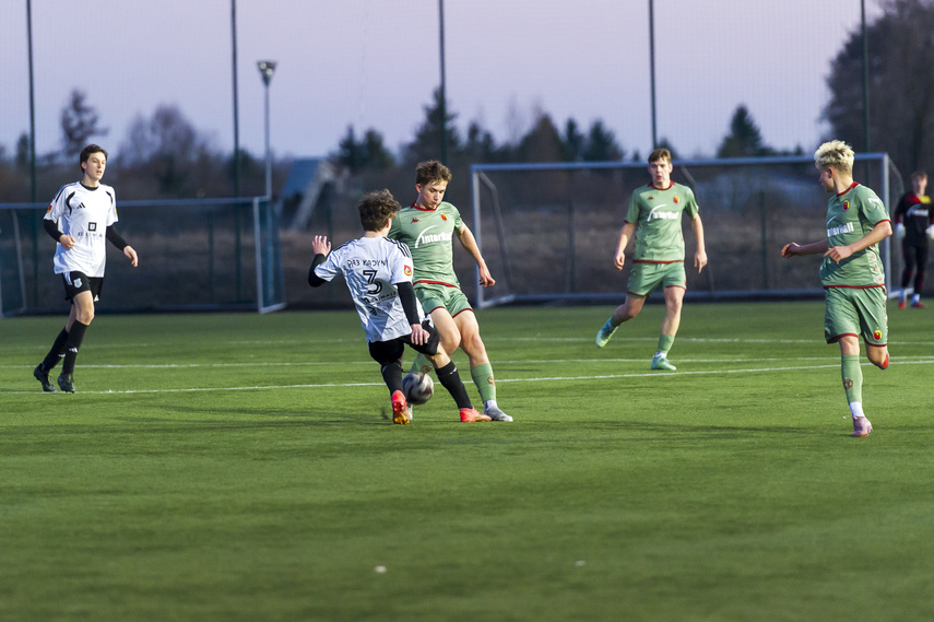 Juniorzy piszą historię Dębu zdjęcie nr 344984