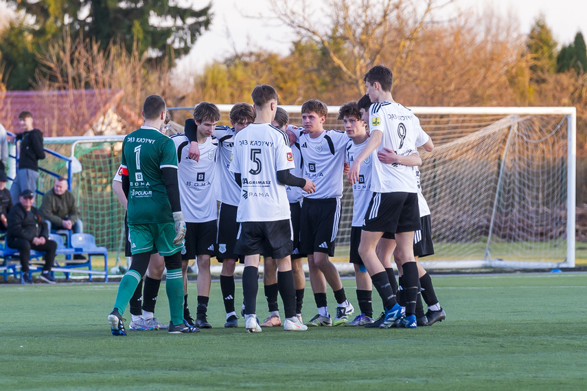 Juniorzy piszą historię Dębu zdjęcie nr 344974