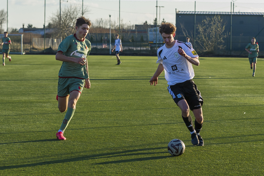 Juniorzy piszą historię Dębu zdjęcie nr 344960