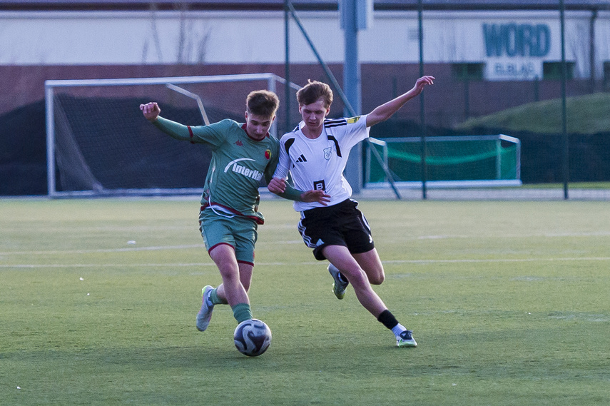 Juniorzy piszą historię Dębu zdjęcie nr 344982