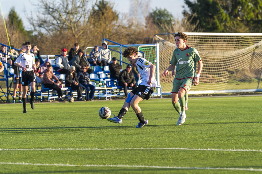 Juniorzy piszą historię Dębu zdjęcie nr 344963