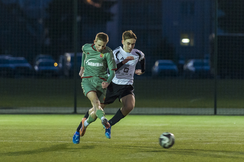 Juniorzy piszą historię Dębu zdjęcie nr 344988