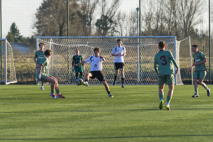 Juniorzy piszą historię Dębu zdjęcie nr 344959