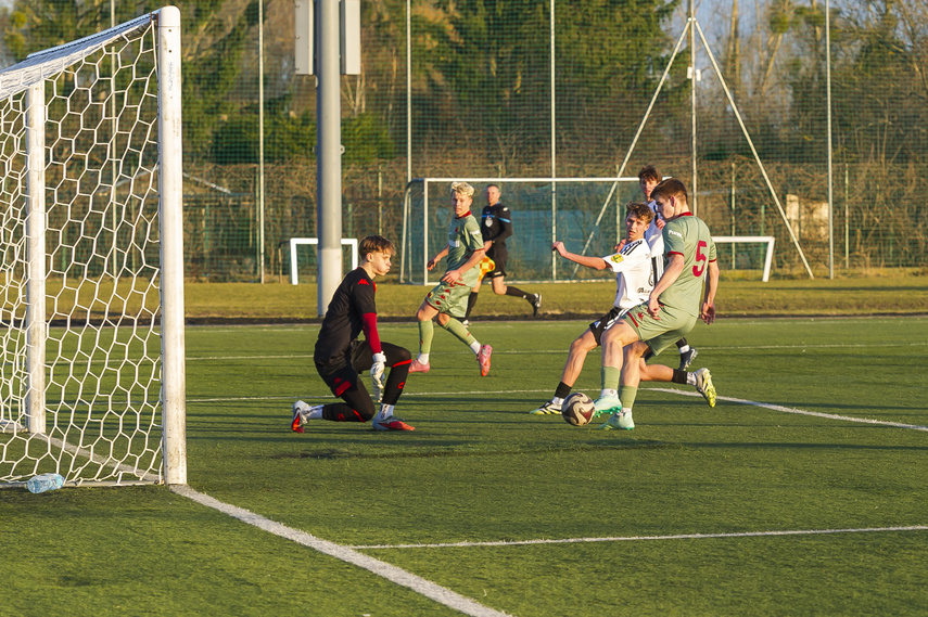 Juniorzy piszą historię Dębu zdjęcie nr 344973