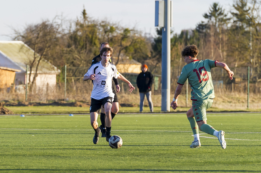 Juniorzy piszą historię Dębu zdjęcie nr 344966