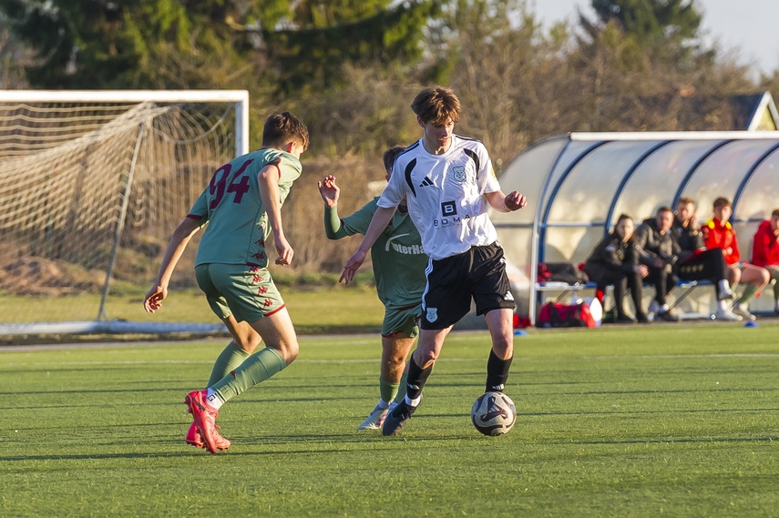 Juniorzy piszą historię Dębu zdjęcie nr 344965