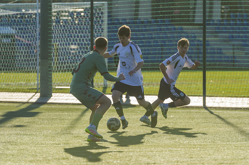 Juniorzy piszą historię Dębu zdjęcie nr 344956