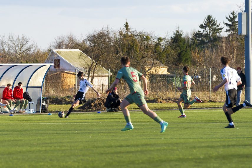 Juniorzy piszą historię Dębu zdjęcie nr 344961