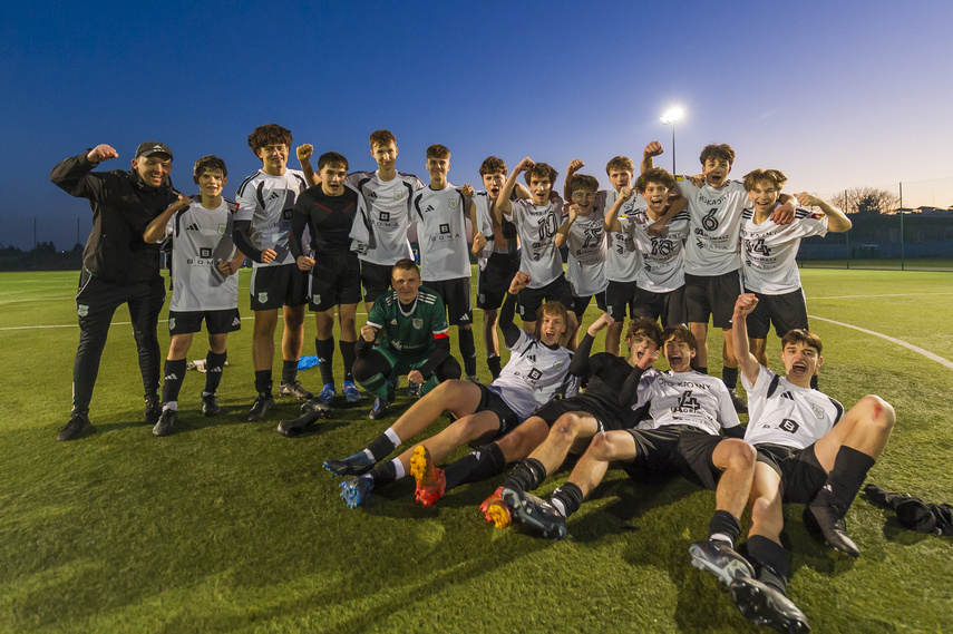 Juniorzy piszą historię Dębu zdjęcie nr 344991