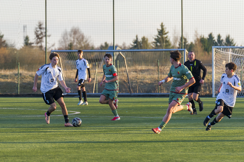 Juniorzy piszą historię Dębu zdjęcie nr 344972