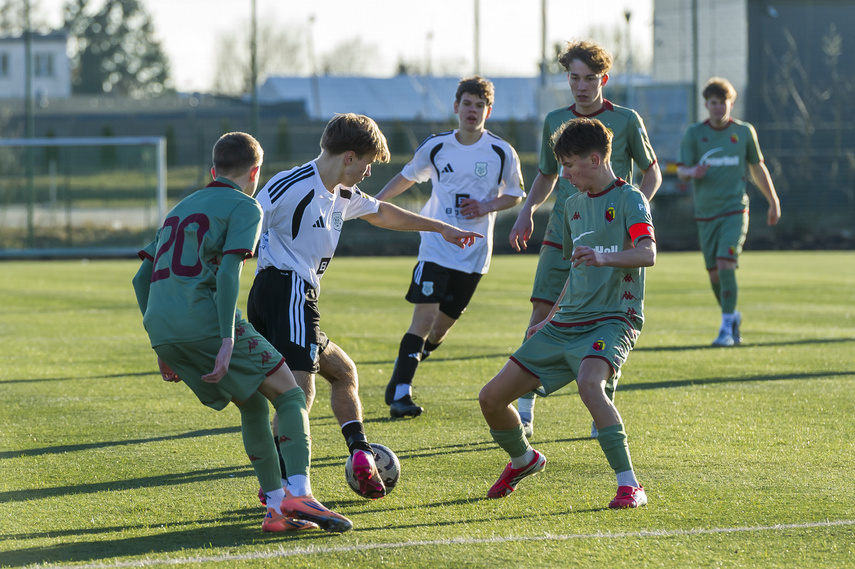 Juniorzy piszą historię Dębu zdjęcie nr 344957