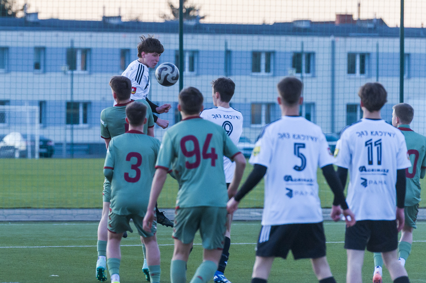 Juniorzy piszą historię Dębu zdjęcie nr 344978