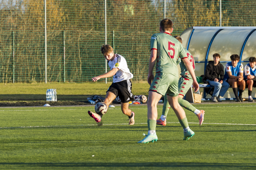 Juniorzy piszą historię Dębu zdjęcie nr 344962