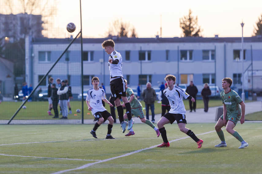 Juniorzy piszą historię Dębu zdjęcie nr 344981