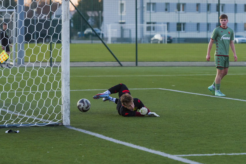 Juniorzy piszą historię Dębu zdjęcie nr 344979