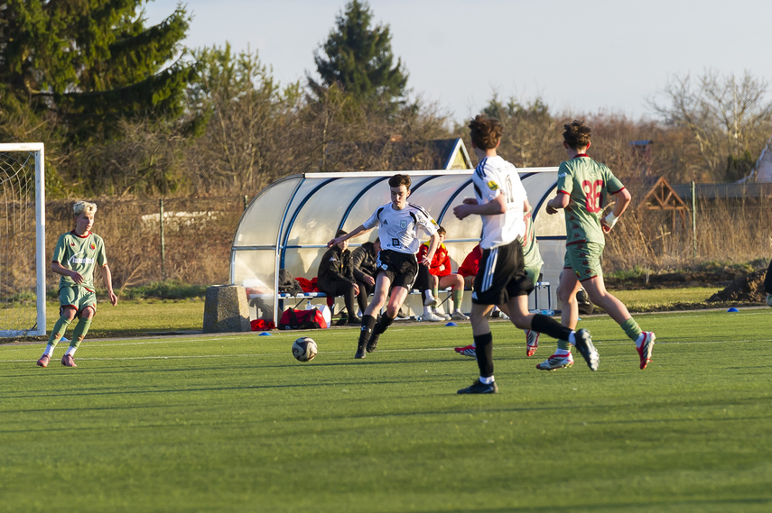 Juniorzy piszą historię Dębu zdjęcie nr 344969