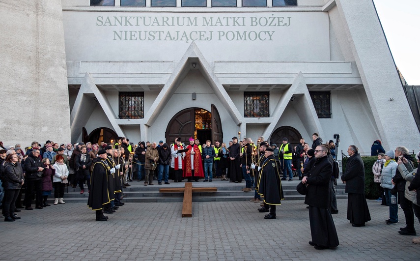 Wierni przeszli przez miasto zdjęcie nr 345675