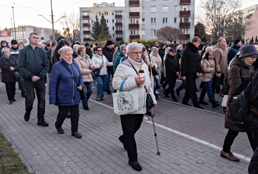 Wierni przeszli przez miasto zdjęcie nr 345702