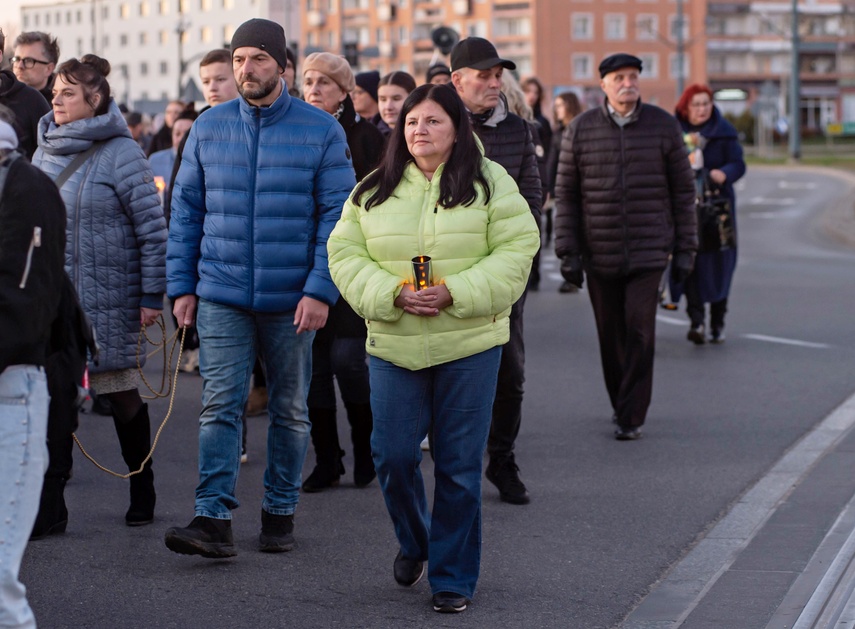 Wierni przeszli przez miasto zdjęcie nr 345710