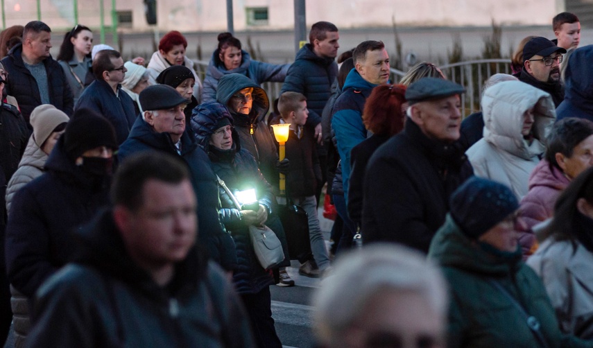 Wierni przeszli przez miasto zdjęcie nr 345725
