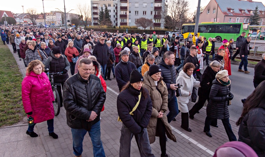 Wierni przeszli przez miasto zdjęcie nr 345696