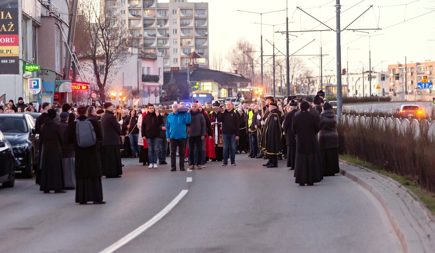 Wierni przeszli przez miasto zdjęcie nr 345720