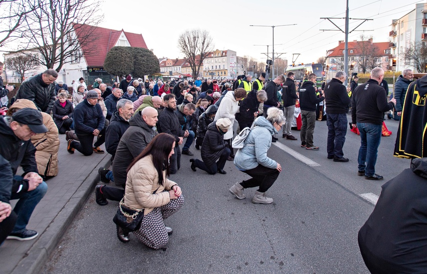 Wierni przeszli przez miasto zdjęcie nr 345693