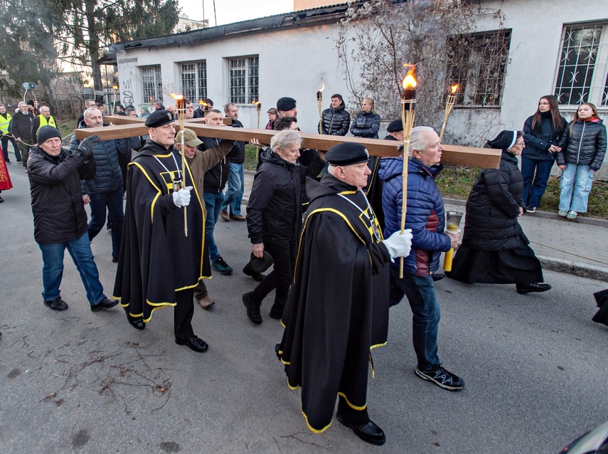 Wierni przeszli przez miasto zdjęcie nr 345682