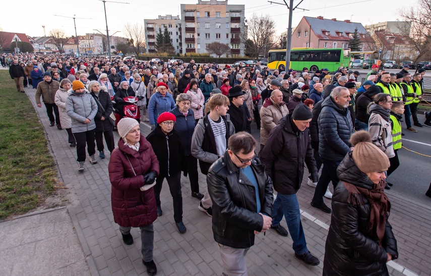 Wierni przeszli przez miasto zdjęcie nr 345697