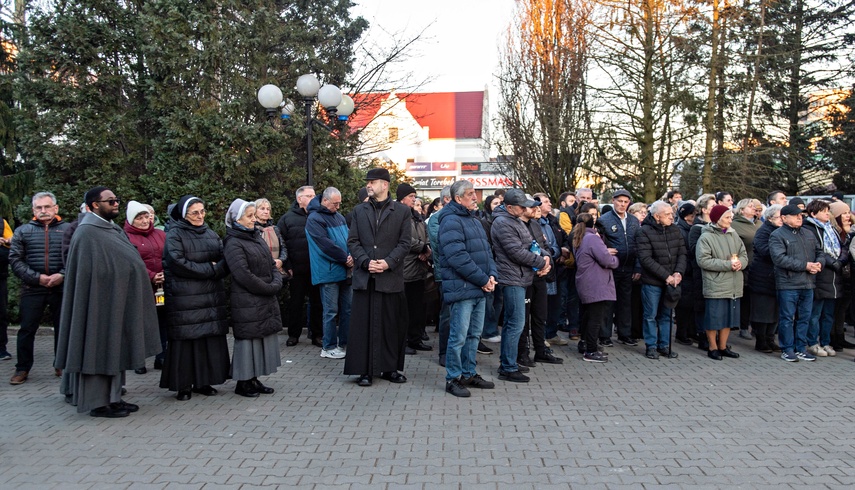 Wierni przeszli przez miasto zdjęcie nr 345680