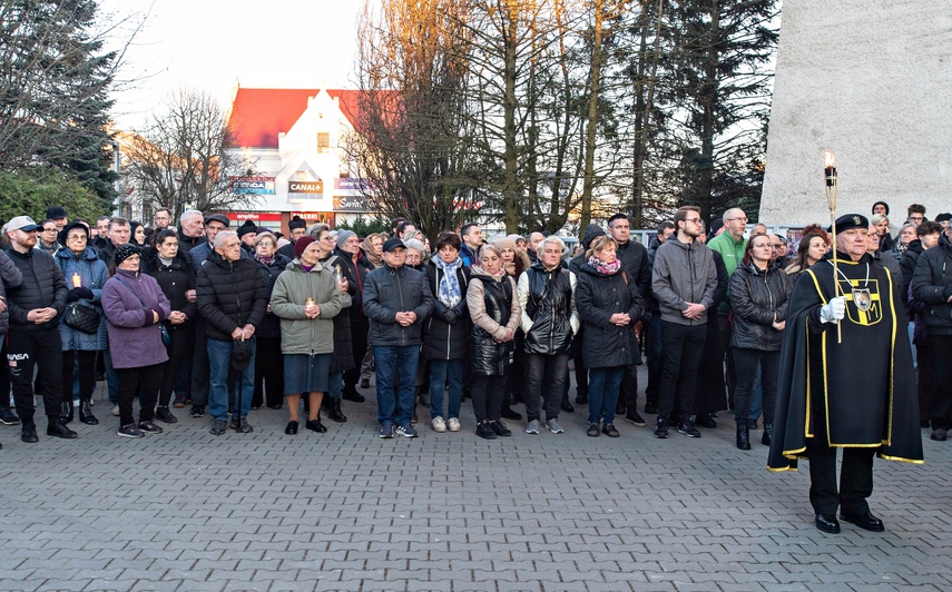 Wierni przeszli przez miasto zdjęcie nr 345677