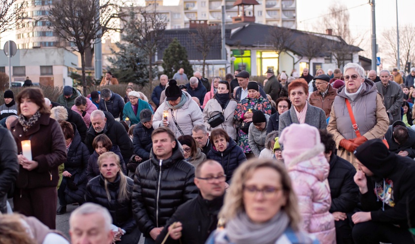 Wierni przeszli przez miasto zdjęcie nr 345715