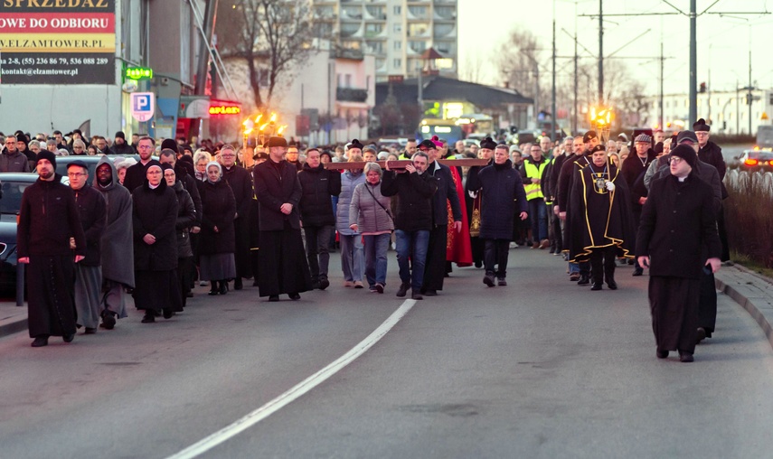 Wierni przeszli przez miasto zdjęcie nr 345721