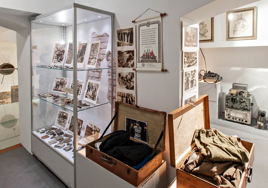 Katyńska wystawa w Kaponierze zdjęcie nr 345968